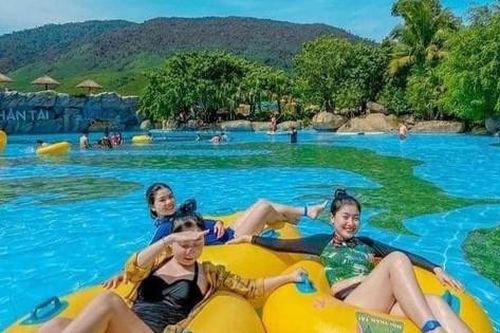 Ngày cuối nghỉ lễ, du khách vẫn chen chân ở các điểm vui chơi tại Đà Nẵng