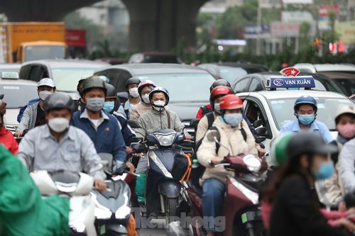 Người dân trở lại sau nghỉ lễ, cửa ngõ Hà Nội ùn tắc kéo dài