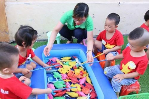 Cho trẻ mầm non đi học là cần thiết, đáng ra có thể thực hiện từ sớm hơn