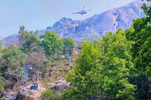Ấn Độ: Tai nạn cáp treo khiến hàng chục người mắc kẹt trong cabin