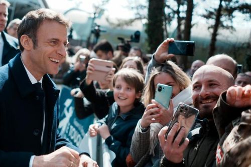 Bầu cử Pháp: Ông Macron thắng vòng 1, sẽ gặp bà Le Pen ở vòng nước rút