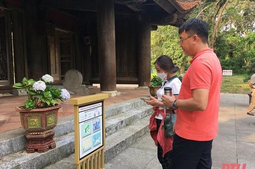 Lam Kinh đón trên 8.000 lượt khách dịp Giỗ tổ Hùng Vương