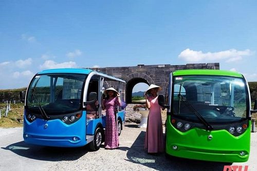 Thành nhà Hồ hút khách dịp nghỉ lễ