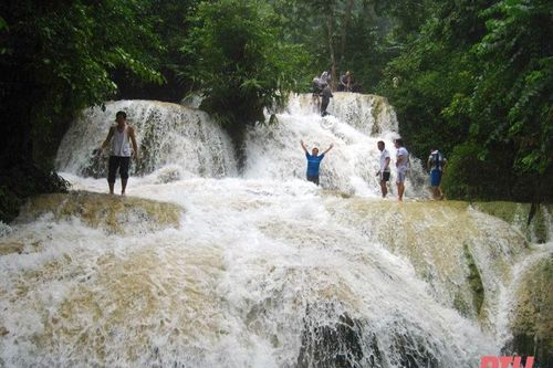 Những nữ xe ôm ở ngã ba bản Hiêu