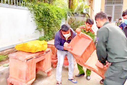 An Giang: Bắt đối tượng vận chuyển nhiều gỗ thành phẩm nhập lậu từ Campuchia