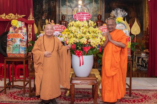 Hòa thượng Chủ tịch Hội đồng Trị sự GHPGVN chúc Tết Chôl Chnăm Thmây tại chùa Candanransi