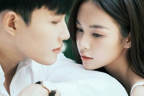 Phí Phương Anh vừa tung ca khúc mới, netizen ngỡ như 'chị em thất lạc' với loạt hit K-Pop