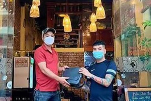 Chủ quán cơm trả gần 1 tỷ đồng cho khách bỏ quên
