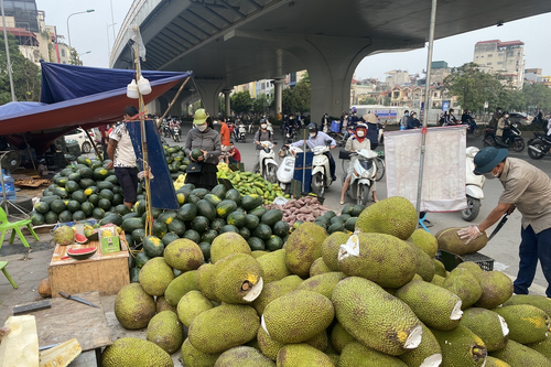 Lấn chiếm vỉa hè làm nơi kinh doanh