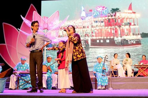 Cần Thơ Bế mạc Liên hoan đờn ca tài tử quốc gia và Lễ hội bánh dân gian Nam Bộ