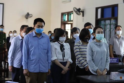 Hoãn phiên tòa xét xử các bị cáo trong vụ nâng khống giá thiết bị y tế tại Hà Tĩnh
