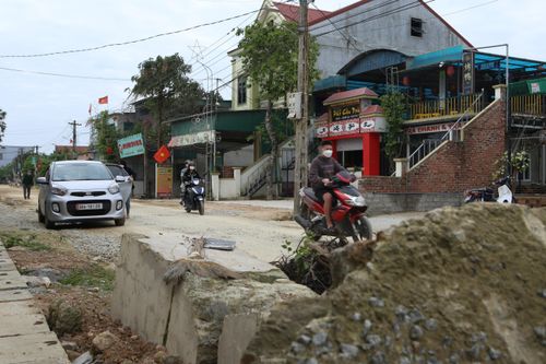 Dân khốn khổ vì dự án đường hơn trăm tỷ thi công dở dang