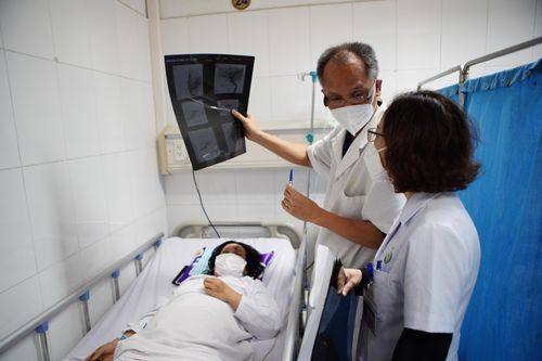 Mù mắt sau tiêm filler, ca cứu được mỗi năm 'chỉ đếm trên đầu ngón tay'