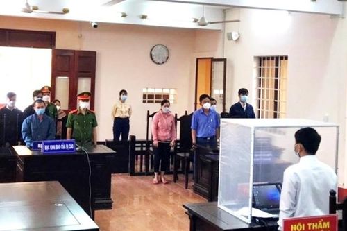 Đã tham gia đá gà, lại còn tấn công Trưởng Công an xã