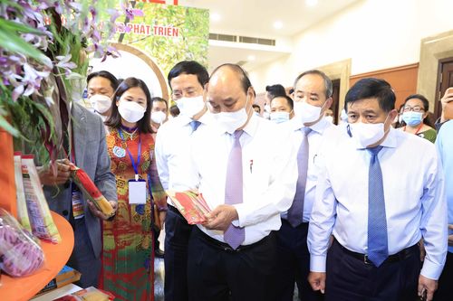 Chủ tịch nước dự hội nghị xúc tiến đầu tư vào 2 huyện Hóc Môn, Củ Chi