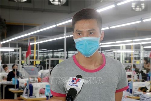 Tặng Bằng khen cho anh Nguyễn Đức Chính dũng cảm cứu người