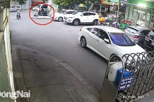 Truy xét đối tượng cướp giật manh động tại cổng chung cư