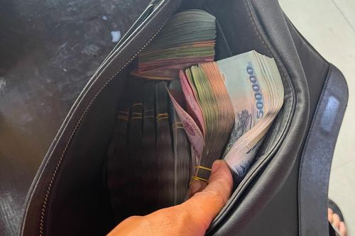 Đi du lịch mang theo cả tỷ đồng mua đất rồi bỏ quên ở quán cơm