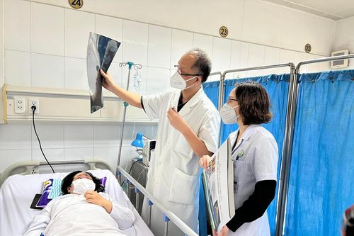 SOS: Suýt mù mắt, co giật, phải cấp cứu vì tiêm filler nâng mũi tại spa của người quen