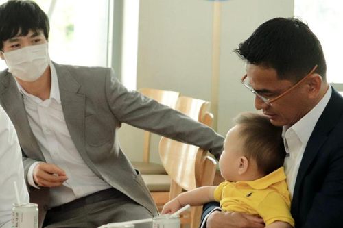 Con trai Công Phượng xuất hiện bụ bẫm và đáng yêu