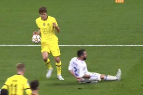 VAR gây tranh cãi trong trận Chelsea thành cựu vương Champions League