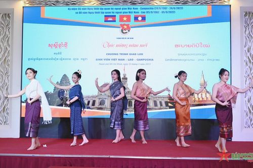 Lãnh đạo TP Hồ Chí Minh gặp mặt, chúc Tết cổ truyền sinh viên Lào, Campuchia