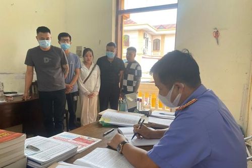 Gần 200 nam, nữ 'bay lắc' trong khách sạn Family 88888