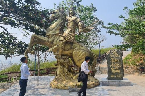 Cơ quan văn hóa khảo sát tượng Hưng Đạo Vương Trần Quốc Tuấn ở Vũng Tàu