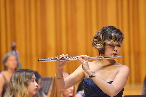Nghệ sĩ Lê Thư Hương ra đĩa than sáo flute đầu tiên tại Việt Nam