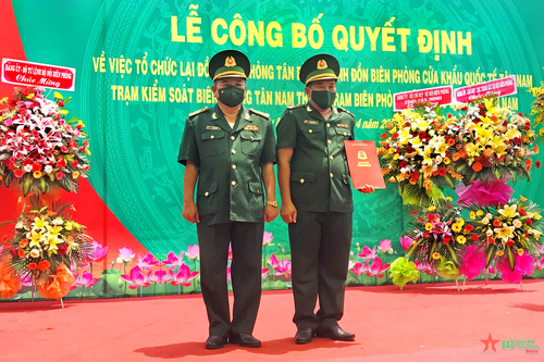 Công bố quyết định nâng cấp Đồn Biên phòng cửa khẩu quốc tế Tân Nam