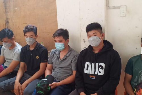 Giả hình sự, chặn xe đôi nam nữ kiểm tra hành chính lúc nửa đêm