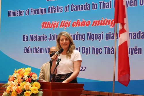 Bộ trưởng Bộ Ngoại giao Canada Mélanie Joly thăm Đại học Thái Nguyên