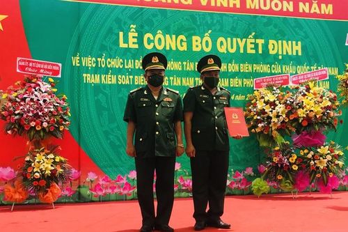 Công bố quyết định tổ chức lại Đồn Biên phòng Tân Bình thành Đồn Biên phòng cửa khẩu Quốc tế Tân Nam