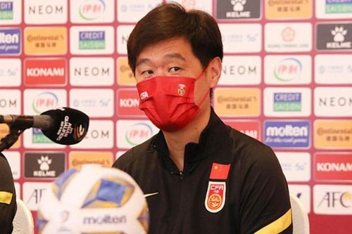Vừa nhận ghế, HLV tuyển Trung Quốc lại sắp mất việc