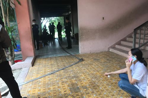 Cháy nhà tạm của bảo vệ trường tiểu học, 1 bé gái tử vong thương tâm