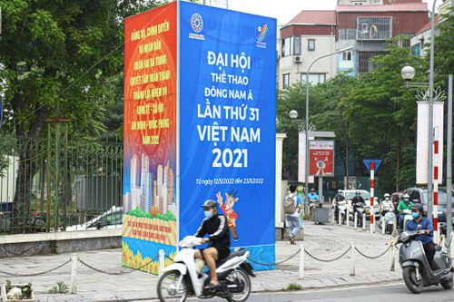 Đường phố Hà Nội 'thay áo mới' chào đón SEA Games 31