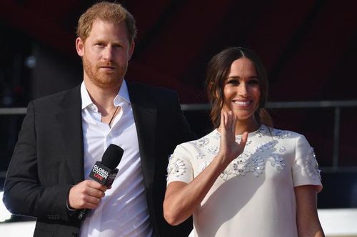 Vợ chồng Hoàng tử Harry trở về thăm Nữ hoàng Elizabeth