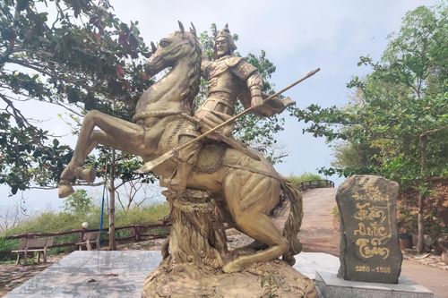 Thẩm định tượng Đức thánh Trần Hưng Đạo tại Khu du lịch Hồ Mây