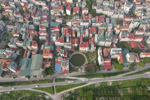 Giếng cổ 'khổng lồ' nằm lọt thỏm giữa lòng Hà Nội
