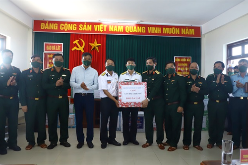 Đoàn công tác Tổng cục Chính trị QĐND Việt Nam thăm, kiểm tra tại huyện đảo Trường Sa và Nhà giàn DK1