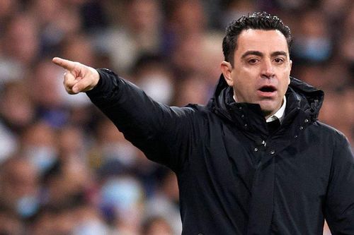 CĐV Frankfurt chiếm 50% sân Nou Camp, HLV Barca bực tức: Sân nhà có như không!