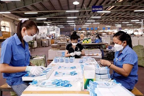 Người lao động chịu tác động từ việc bị giảm lương