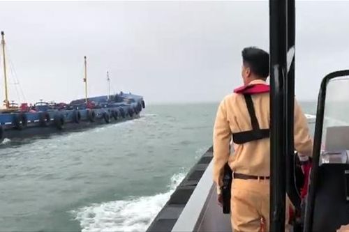 CSGT đường thủy áp tải tàu chở 1 triệu lít xăng lậu