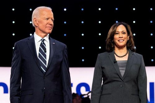 Phó tổng thống Mỹ có thu nhập gấp đôi ông Biden trong năm 2021