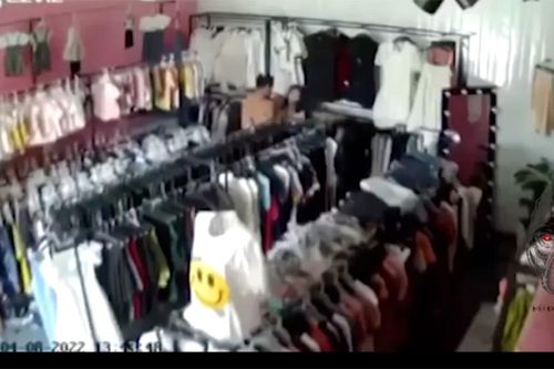 Chủ shop quần áo bị nam thanh niên tấn công khi bán hàng một mình