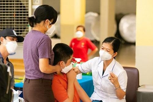 TP.HCM: 30.000 học sinh lớp 6 được tiêm vắc xin Covid-19