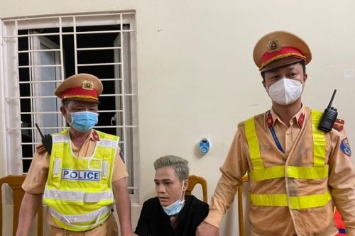 Cảnh sát giao thông Quảng Bình bắt giữ đối tượng giết người nguy hiểm đang bỏ trốn