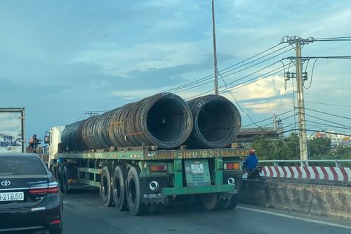 Xử phạt gần 150 trường hợp xe chở cuộn thép mất an toàn