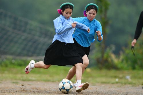 Nữ sinh 16 tuổi thể hiện phẩm chất thủ lĩnh trên sân bóng