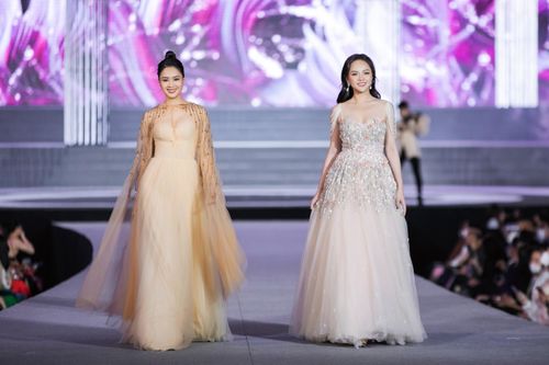 Hồng Diễm và Thu Quỳnh lần đầu 'đọ sắc' trên sàn runway